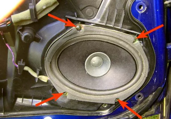 снятие динамика Мазда 6